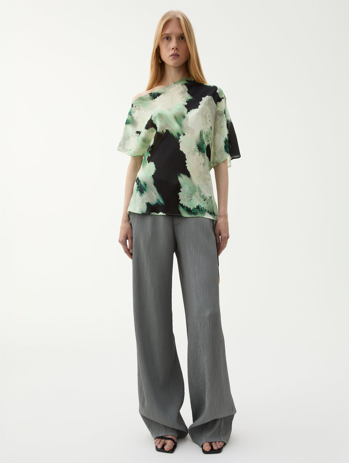 Bono Drape Blouse in Blurry Flower Green