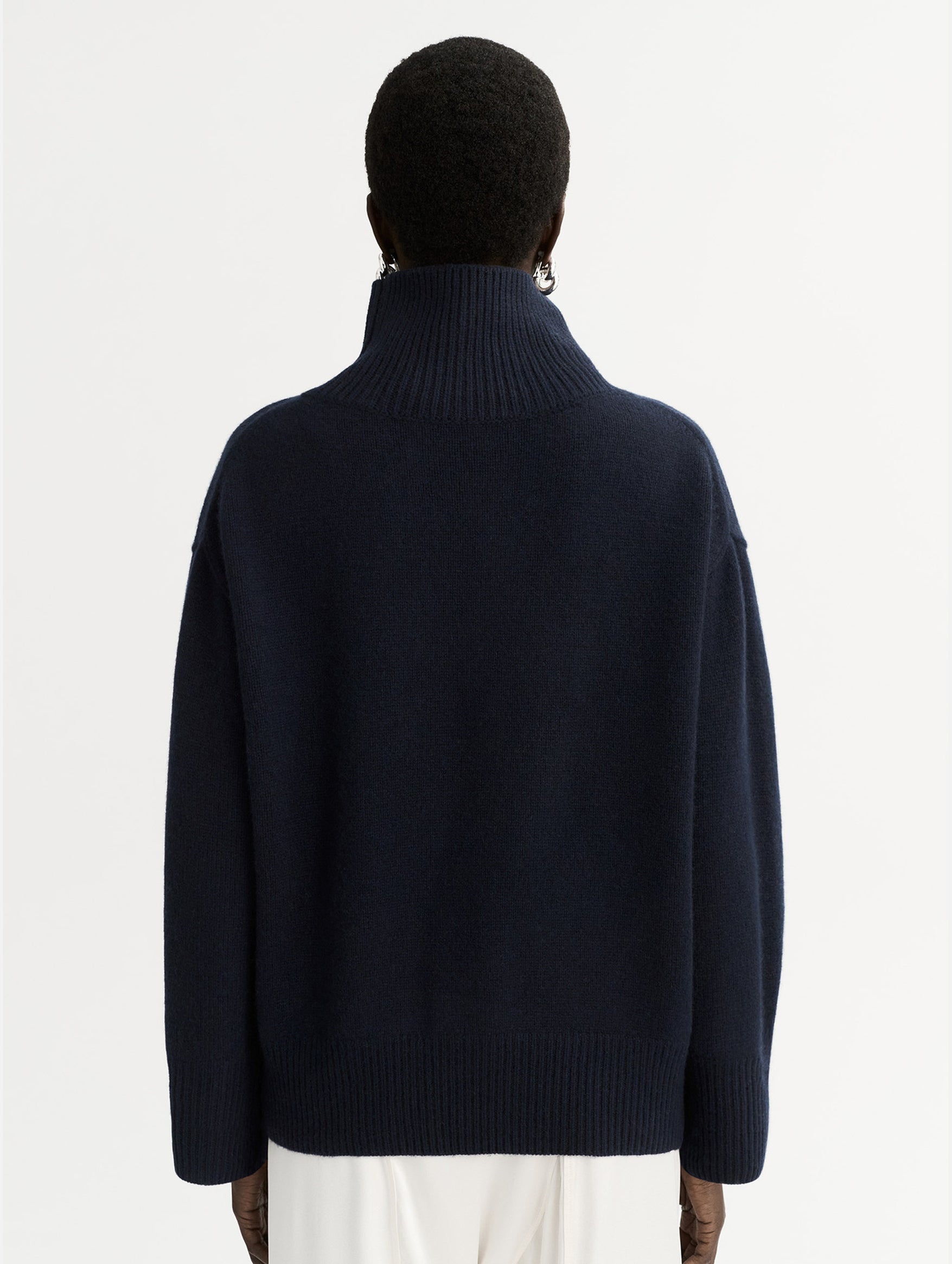 Boyfriend Cashmere Turtleneck in Navy