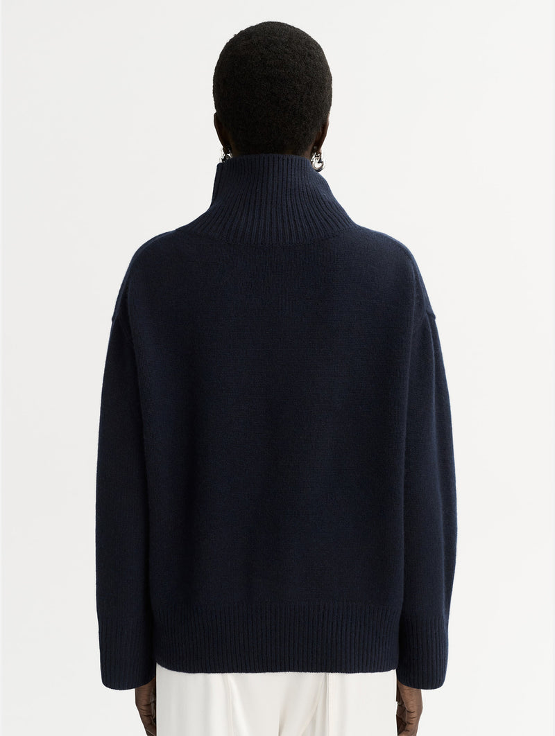 Boyfriend Cashmere Turtleneck in Navy