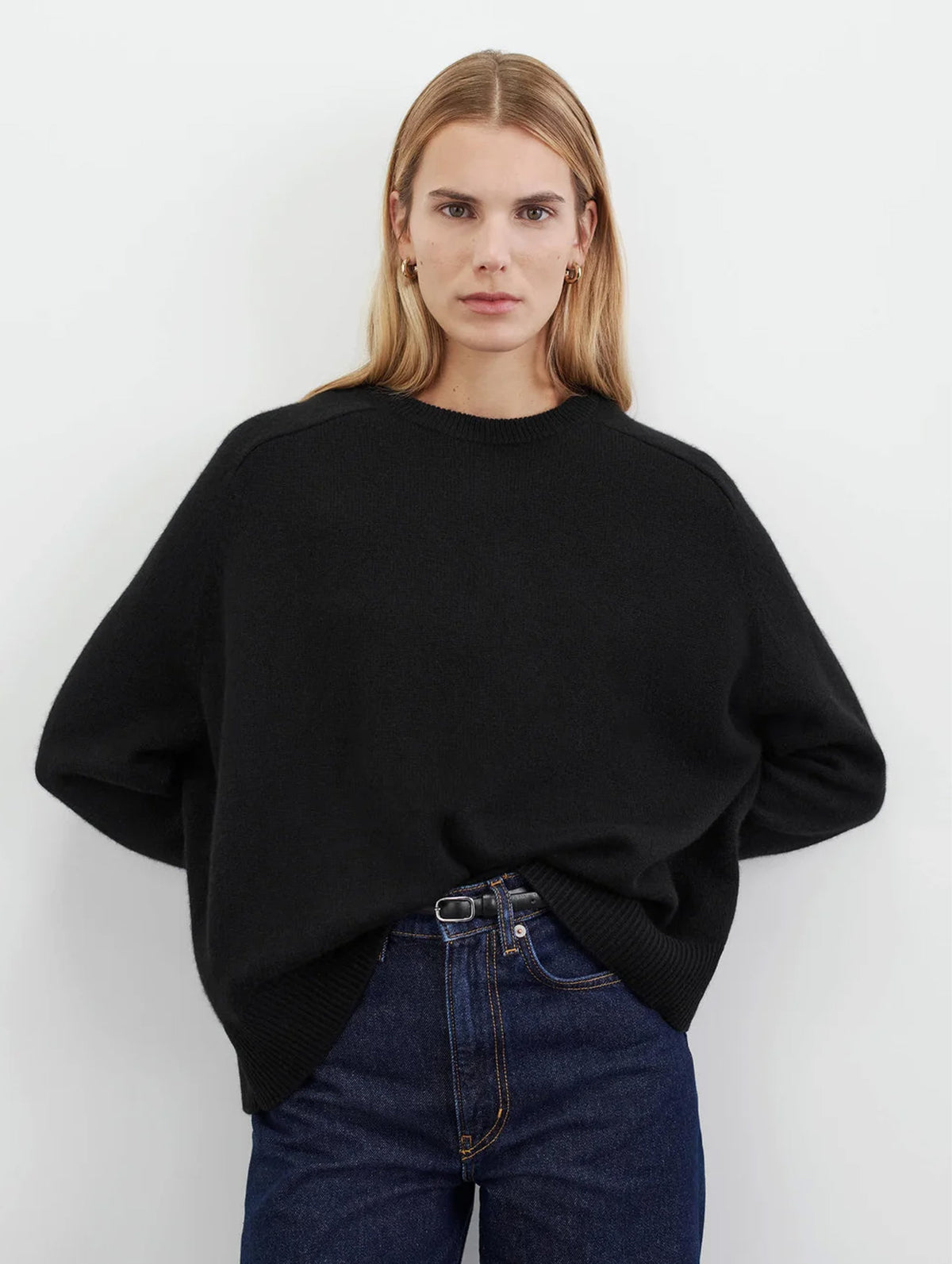 Boyfriend Cashmere Crewneck Sweater in Black