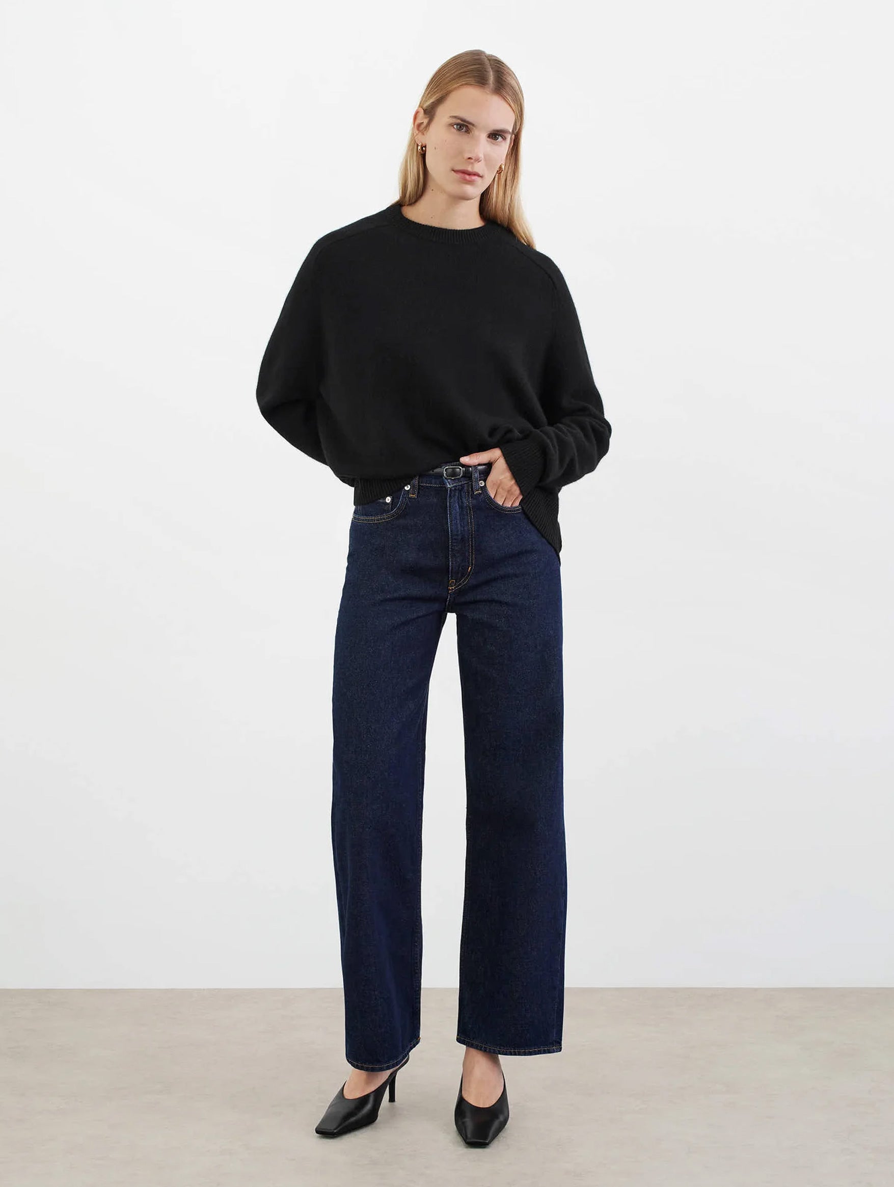 Boyfriend Cashmere Crewneck Sweater in Black