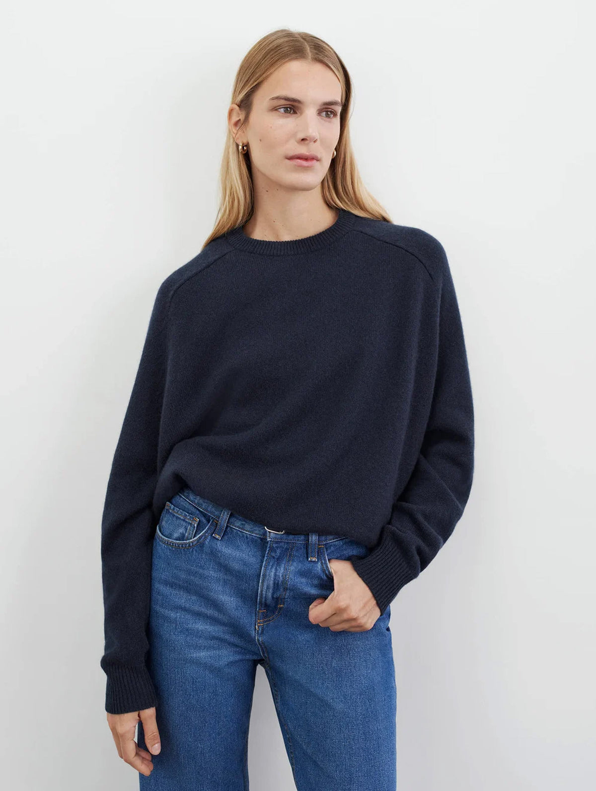 Boyfriend Cashmere Crewneck Sweater in Navy