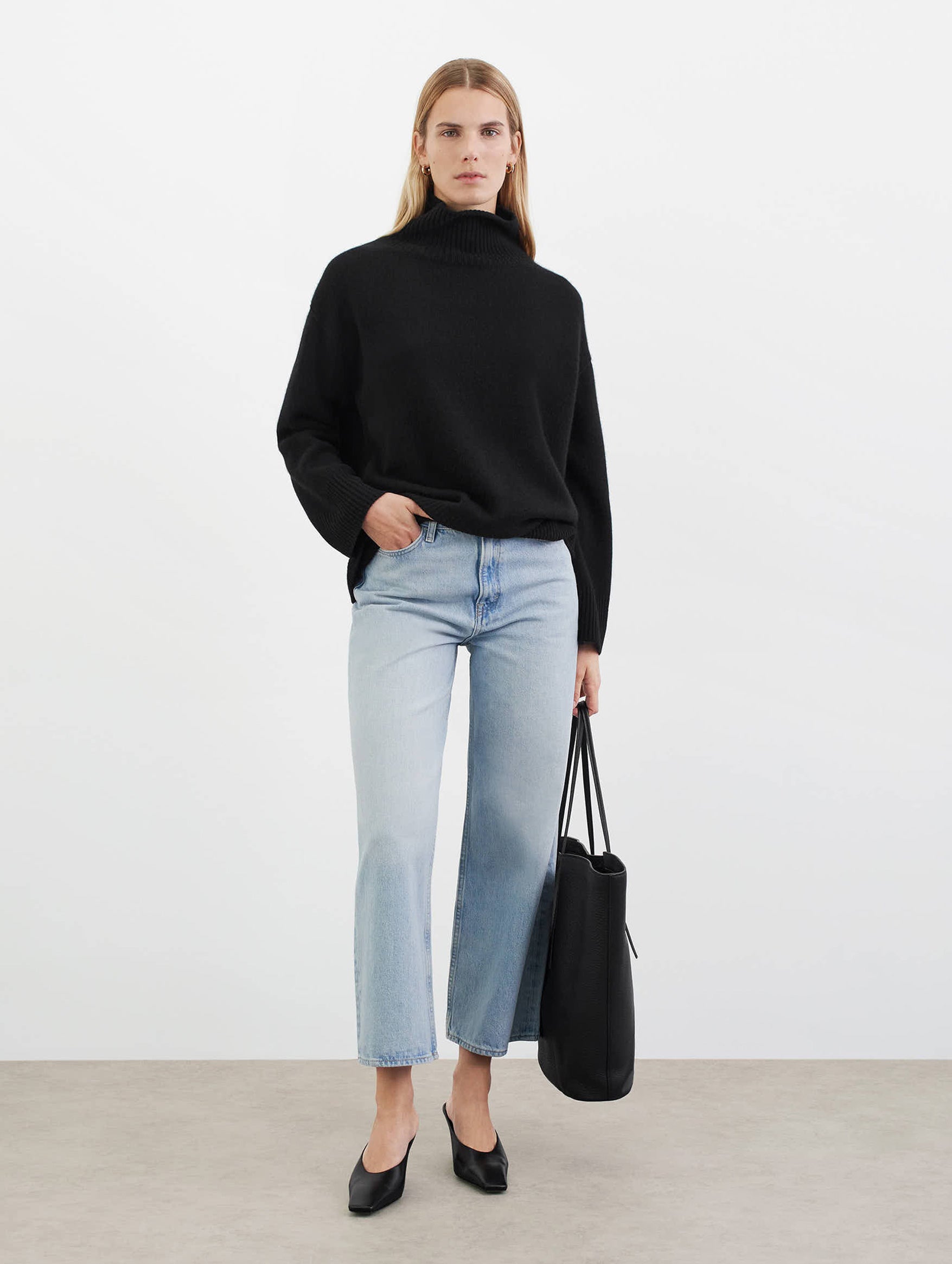 Boyfriend Cashmere Turtleneck in Black