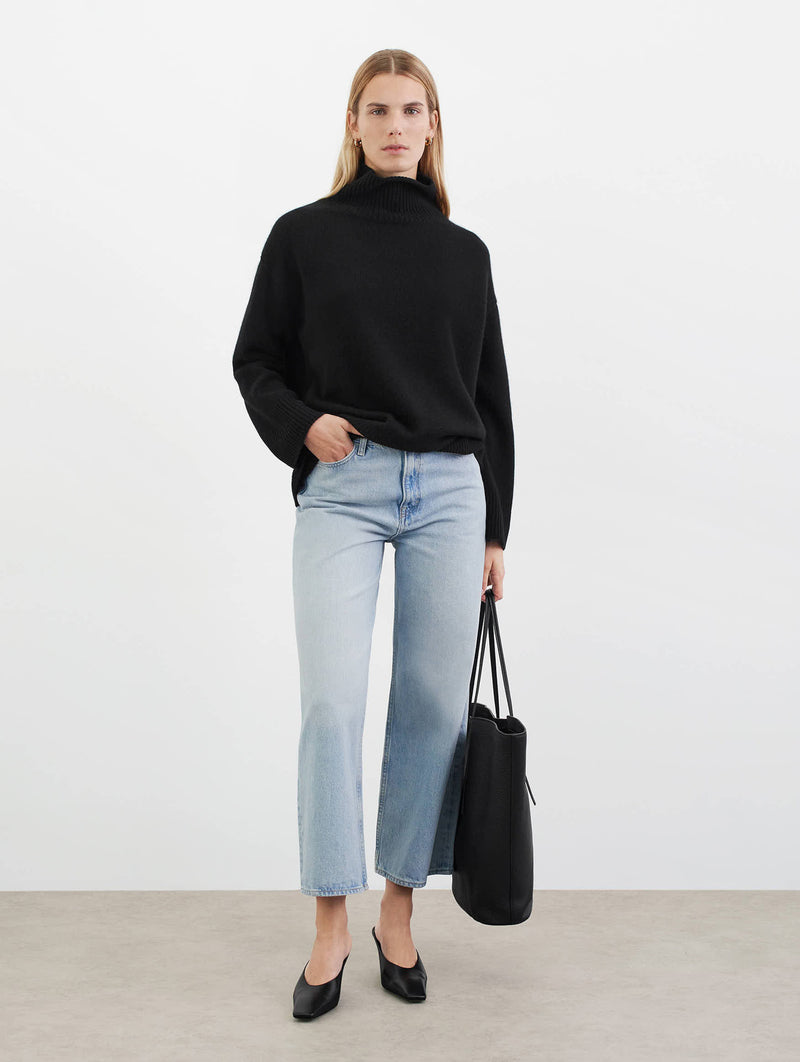 Boyfriend Cashmere Turtleneck in Black