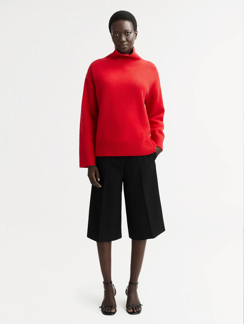 Boyfriend Cashmere Turtleneck in Rouge