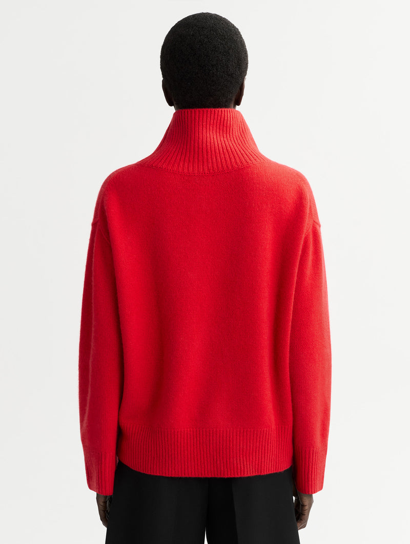 Boyfriend Cashmere Turtleneck in Rouge