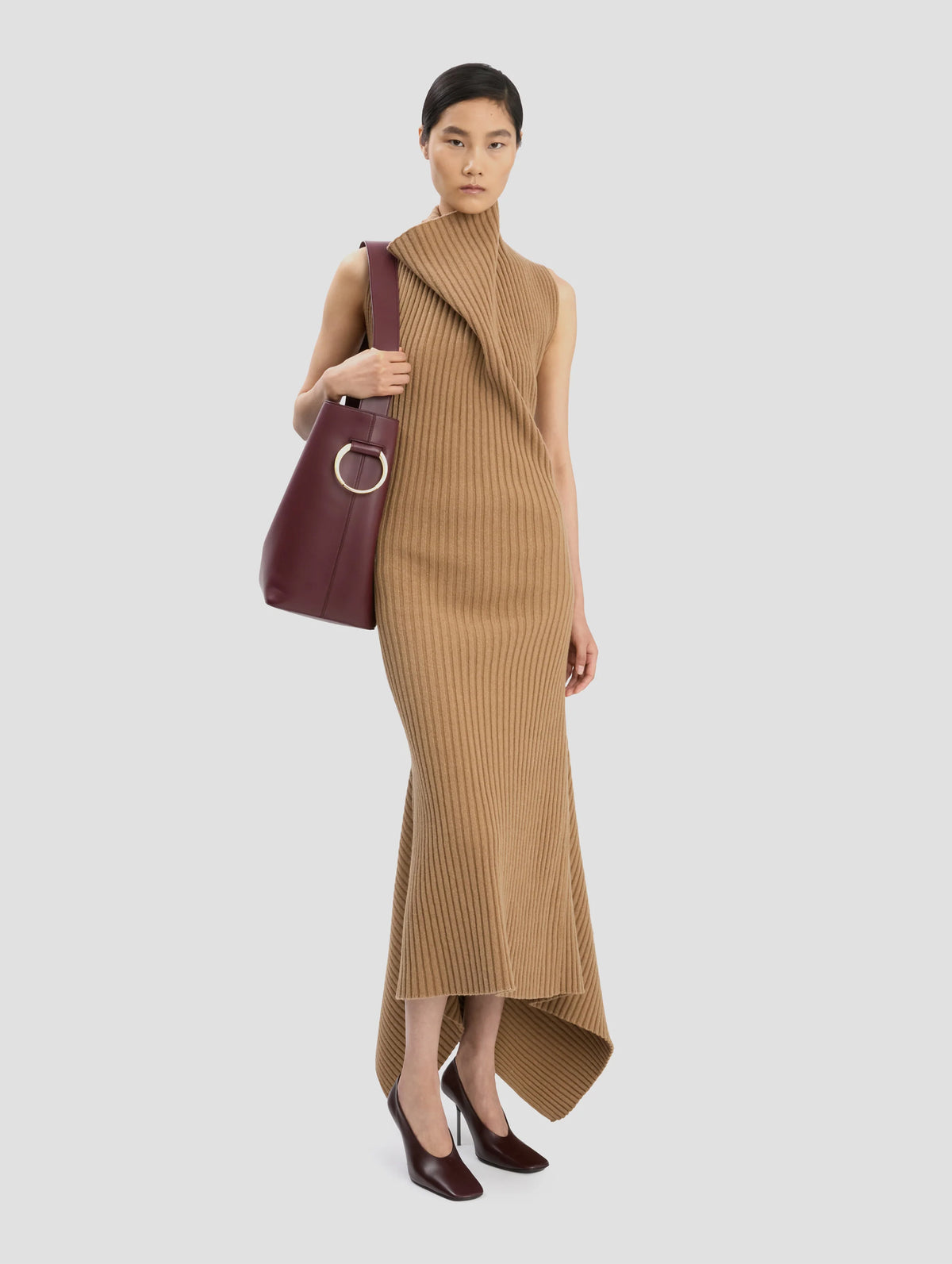 The Dia Bucket Bag in Dark Burgundy