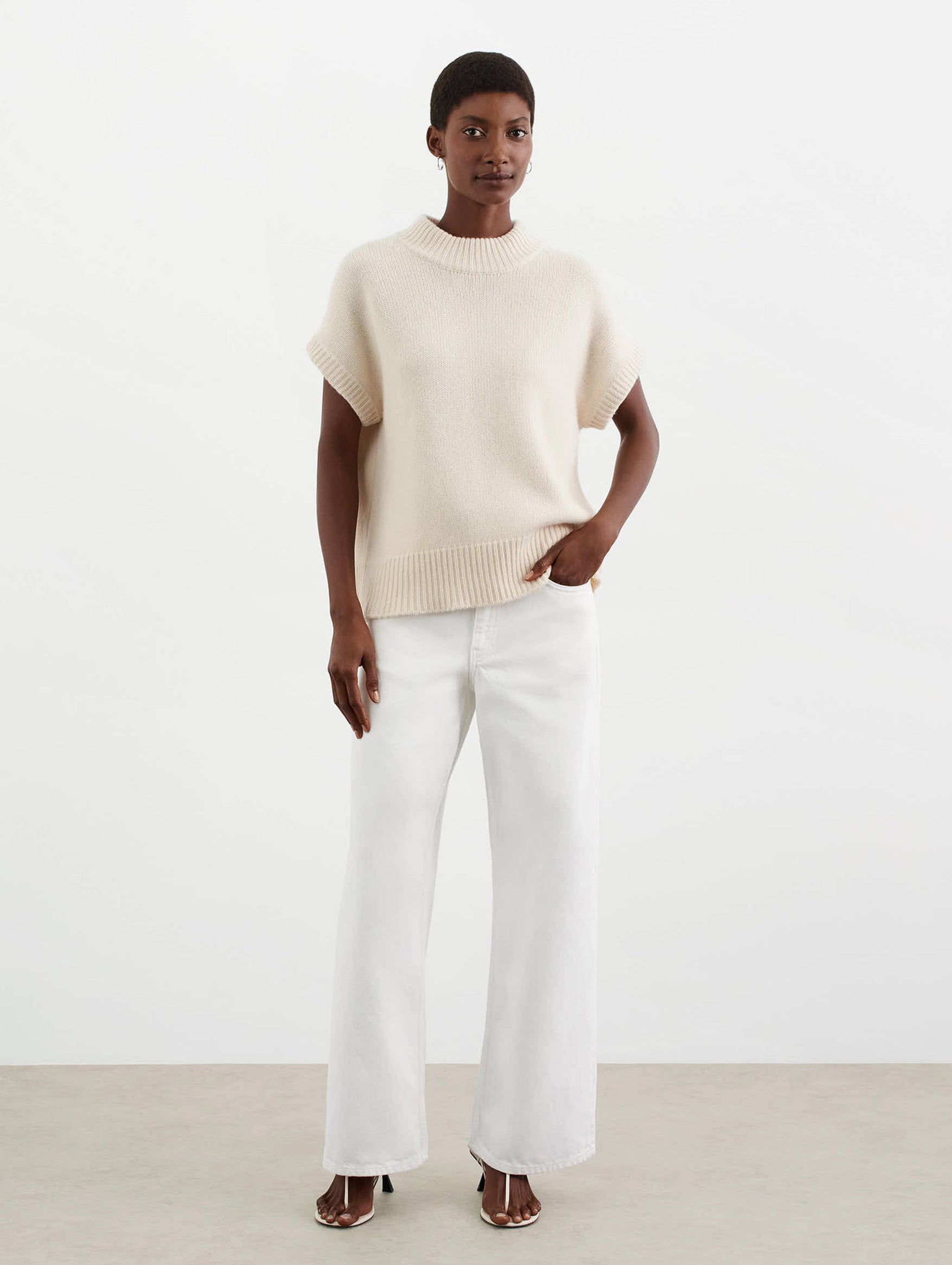 Round Neck Cashmere Top in Feather White