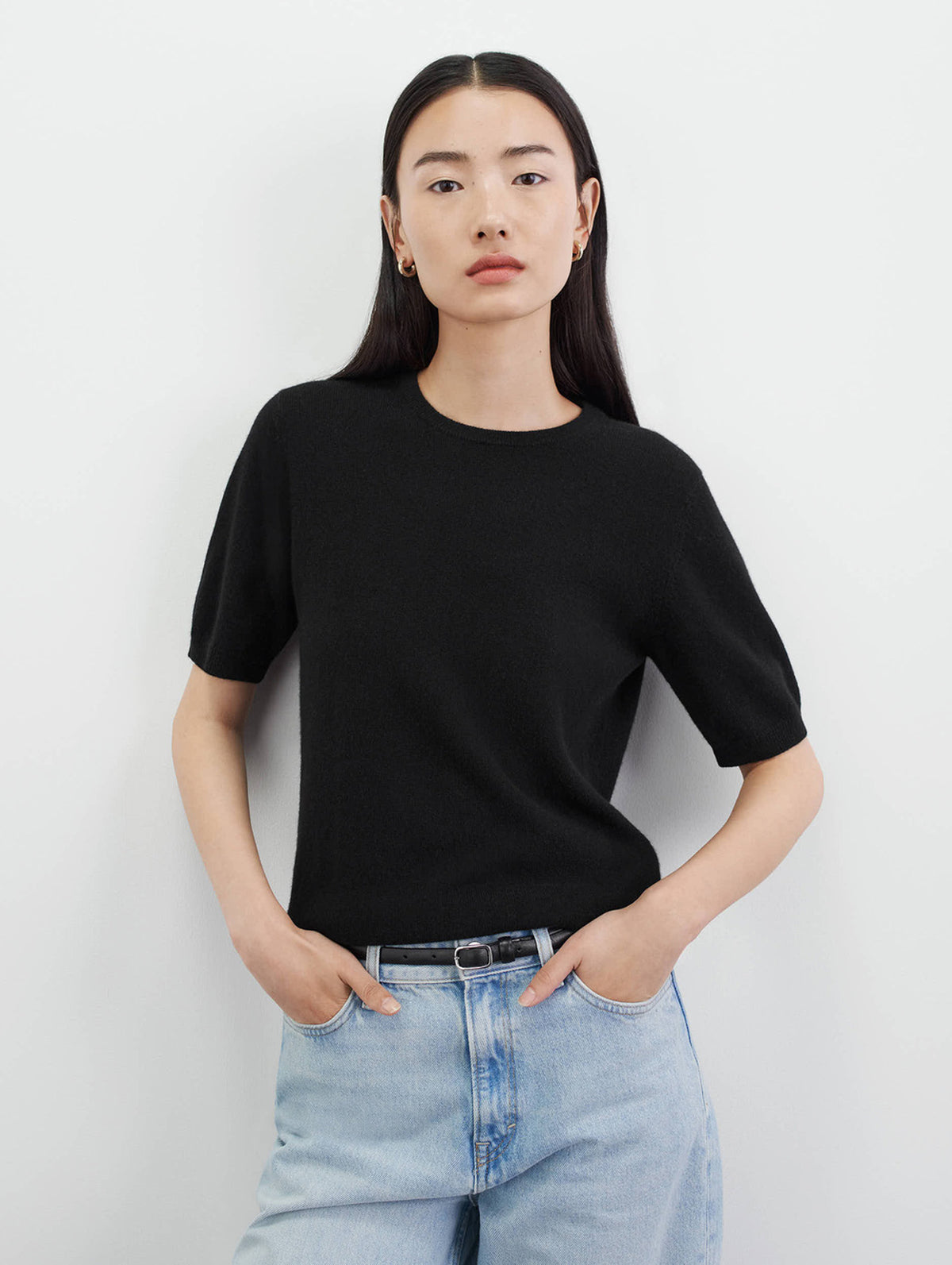Short Sleeve O-Neck Cashmere Tee in Black