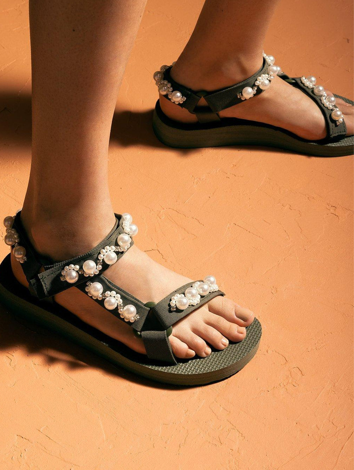 Trekky Sandal in Khaki & Pearl