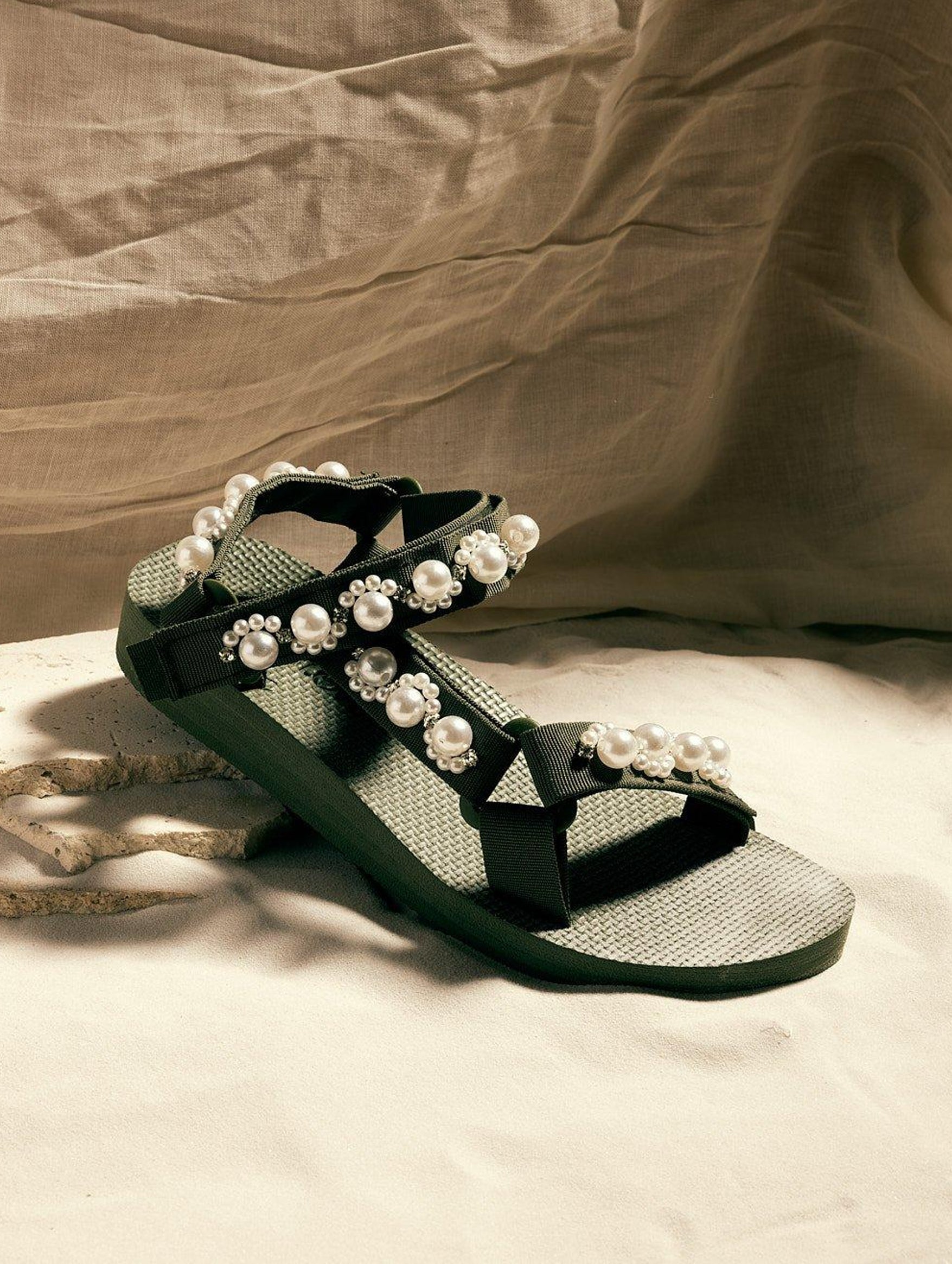 Trekky Sandal in Khaki & Pearl