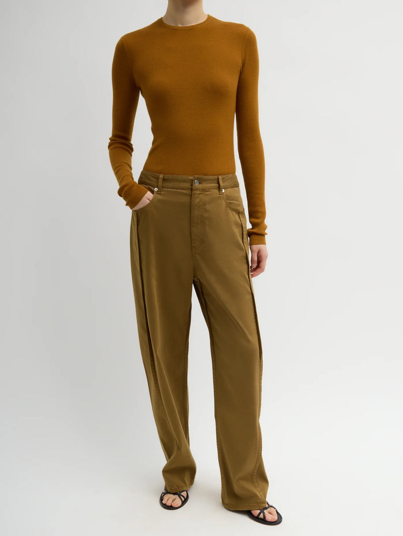 Garment Dyed Stretch Twill Short Tuck Pant in Dark Tan