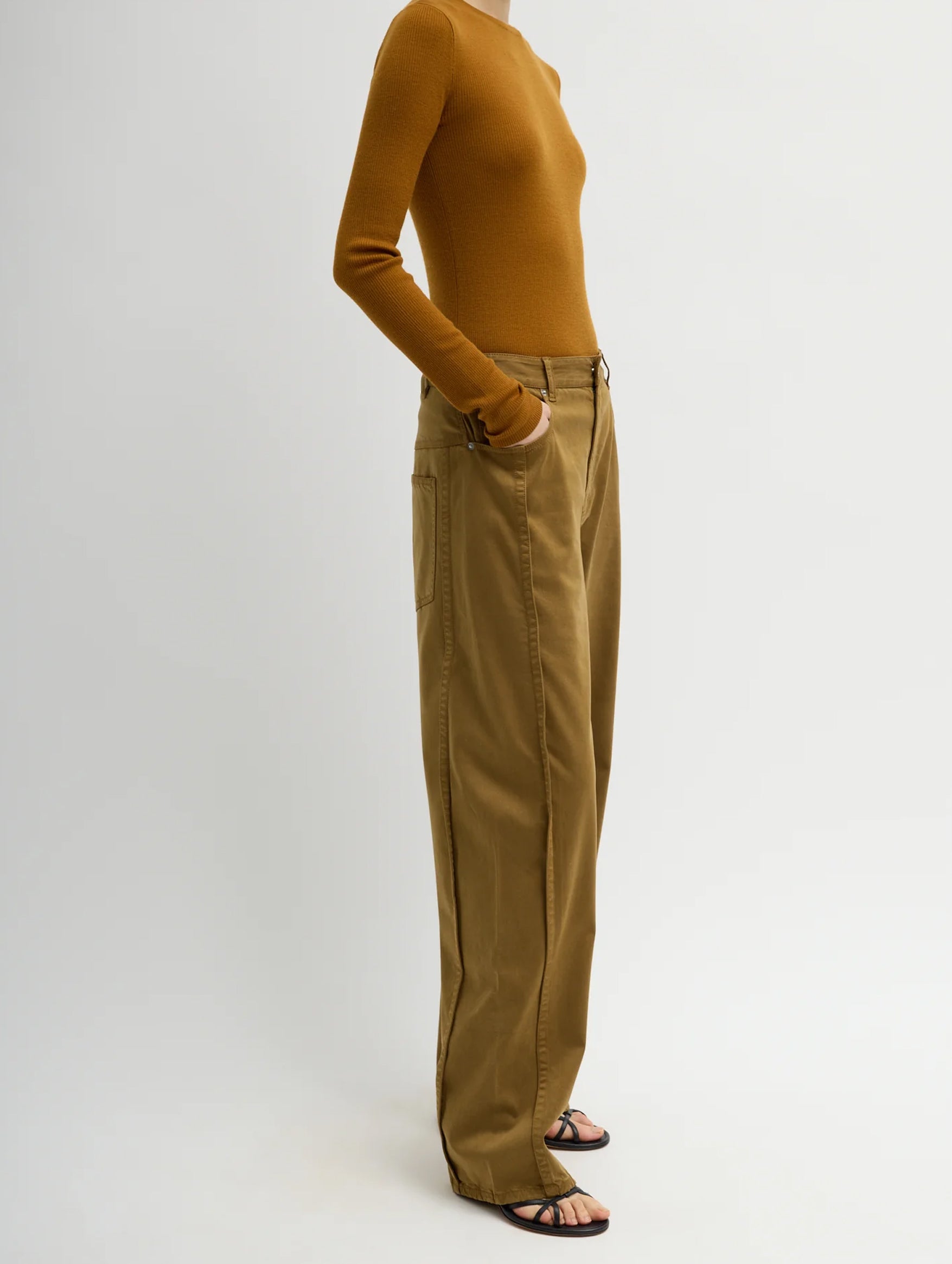 Garment Dyed Stretch Twill Short Tuck Pant in Dark Tan