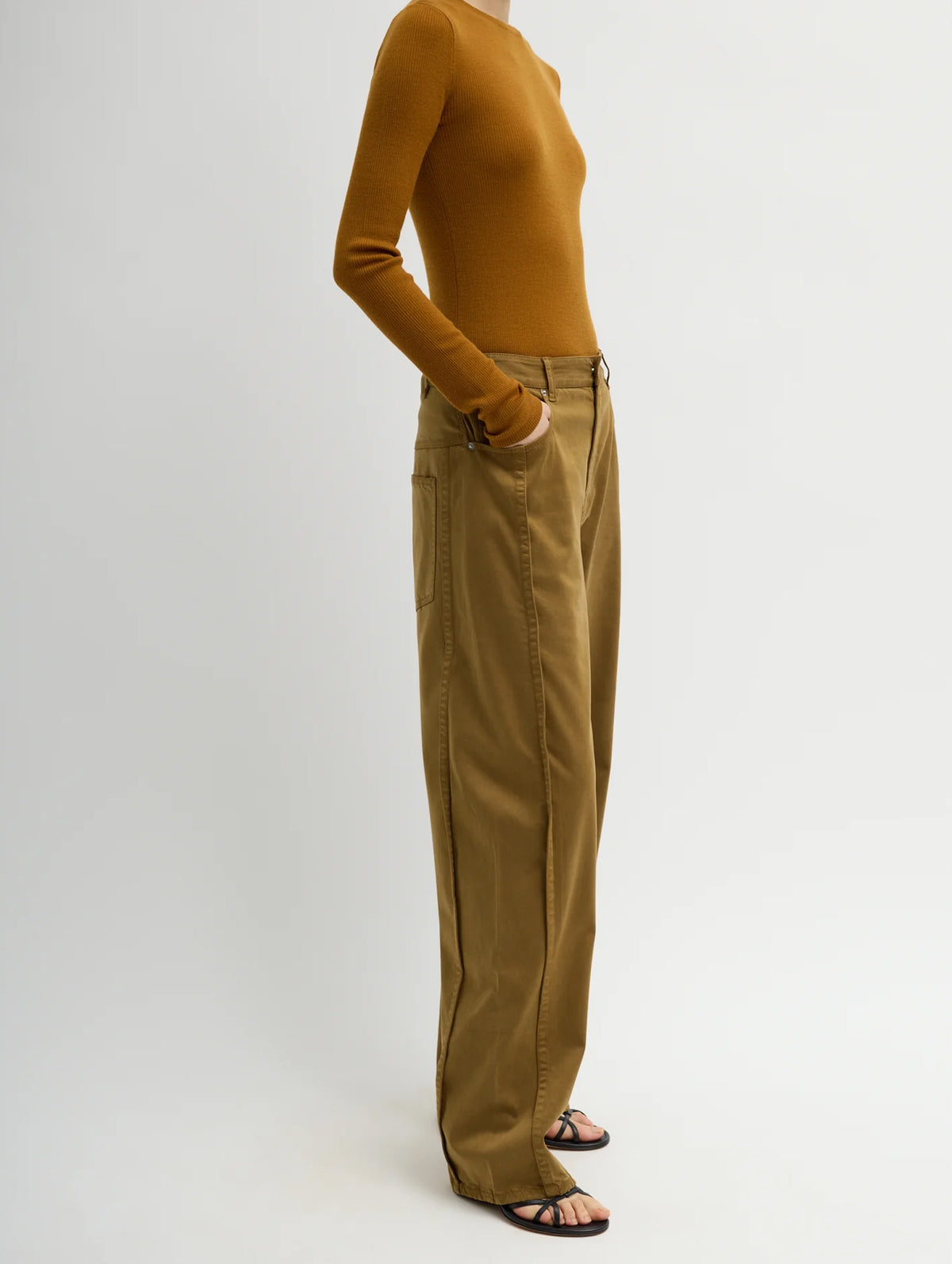 Garment Dyed Stretch Twill Regular Tuck Pant in Dark Tan
