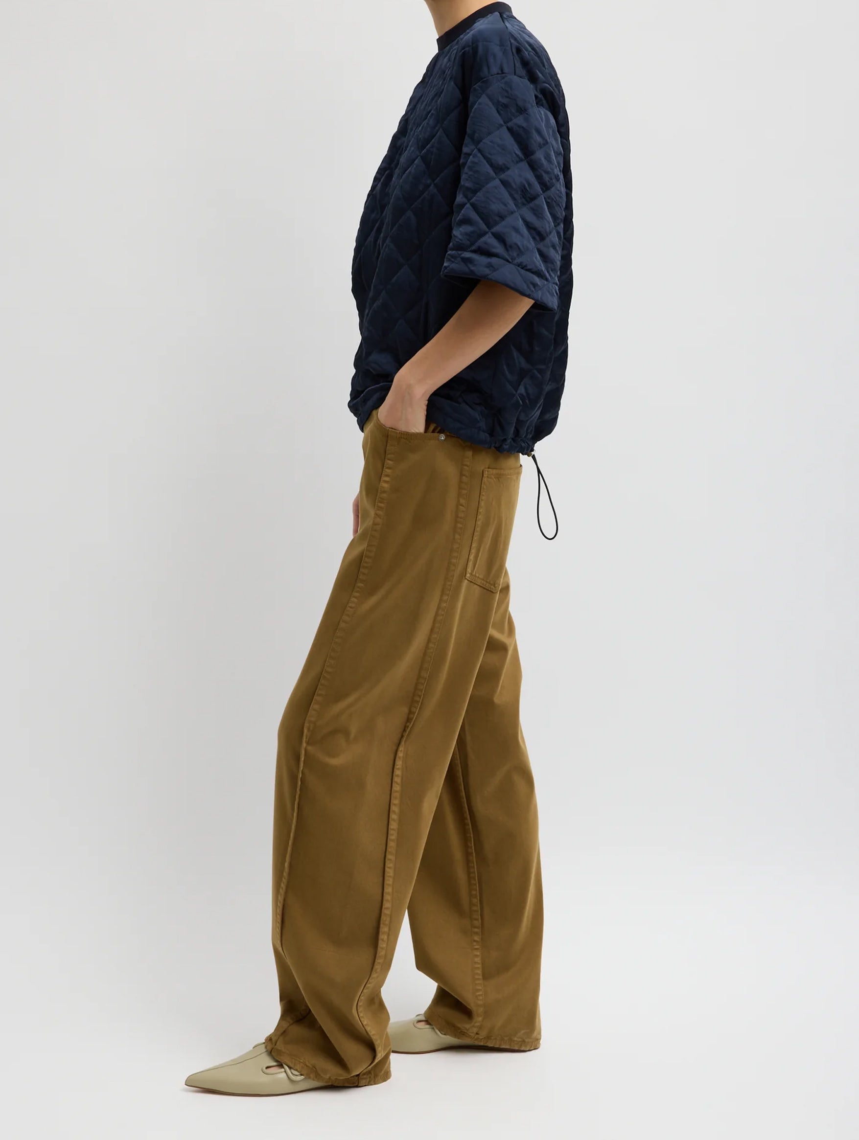 Garment Dyed Stretch Twill Short Tuck Pant in Dark Tan