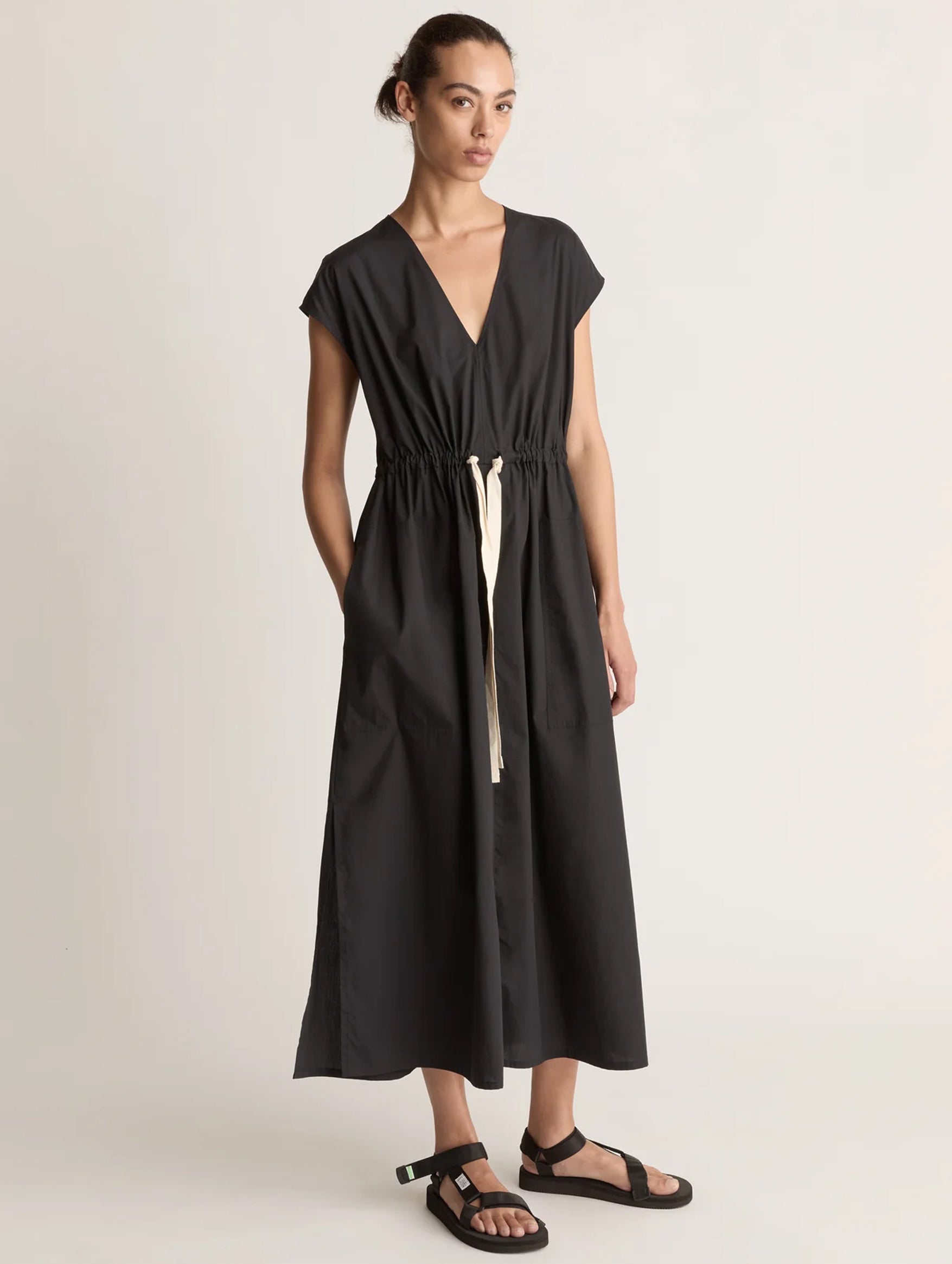 LM Poplin V Neck Dress in Black