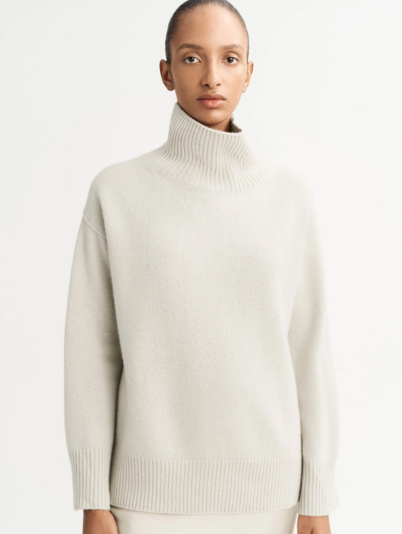 Boyfriend Cashmere Turtleneck in Chalk