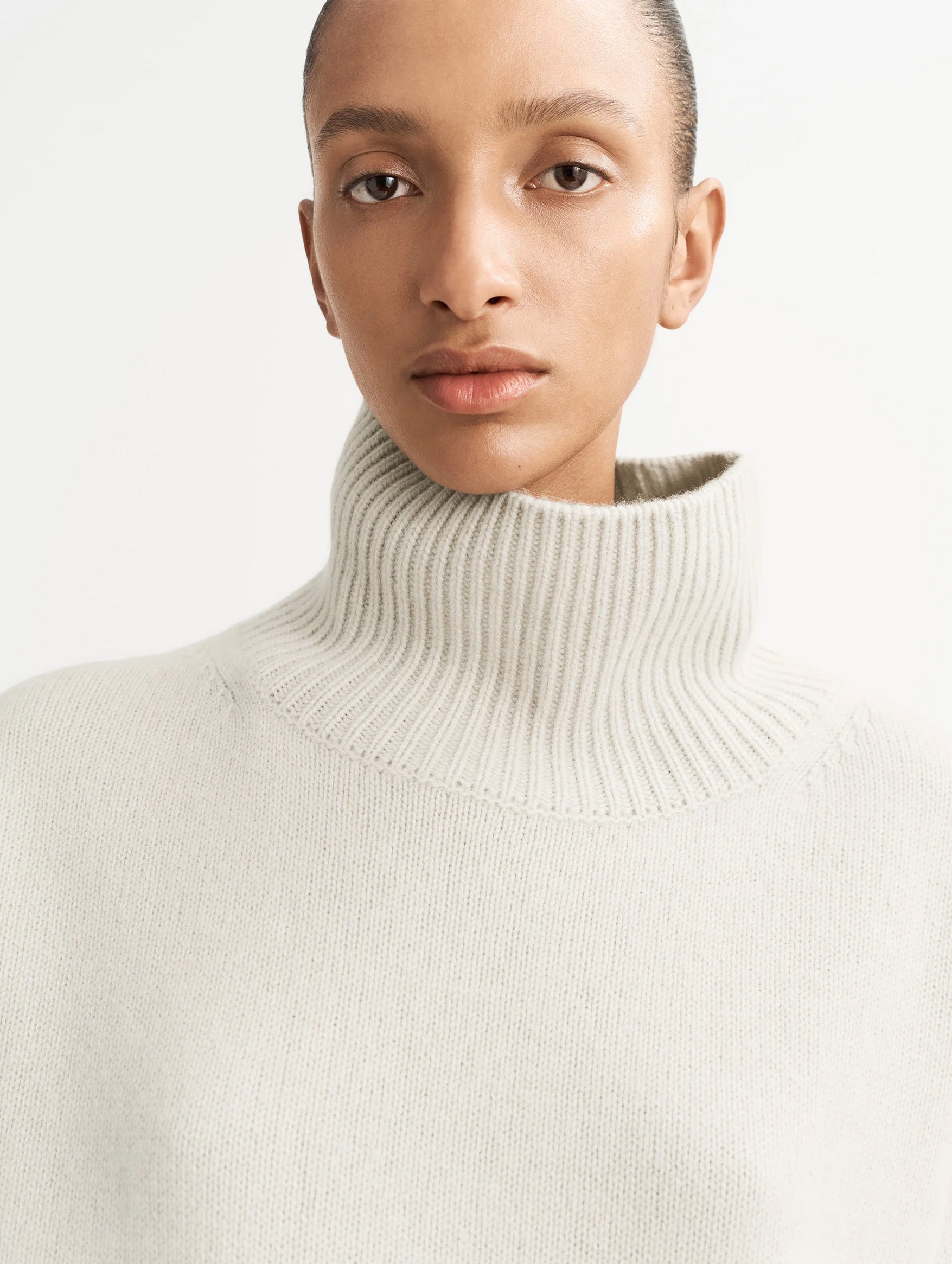 Boyfriend Cashmere Turtleneck in Chalk