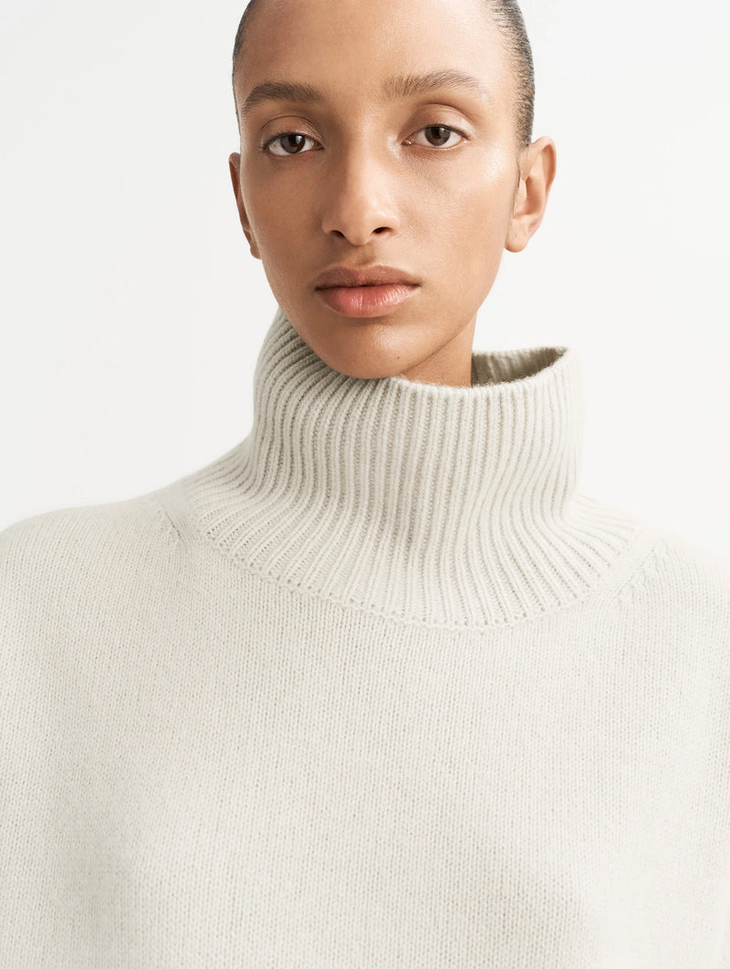 Boyfriend Cashmere Turtleneck in Chalk