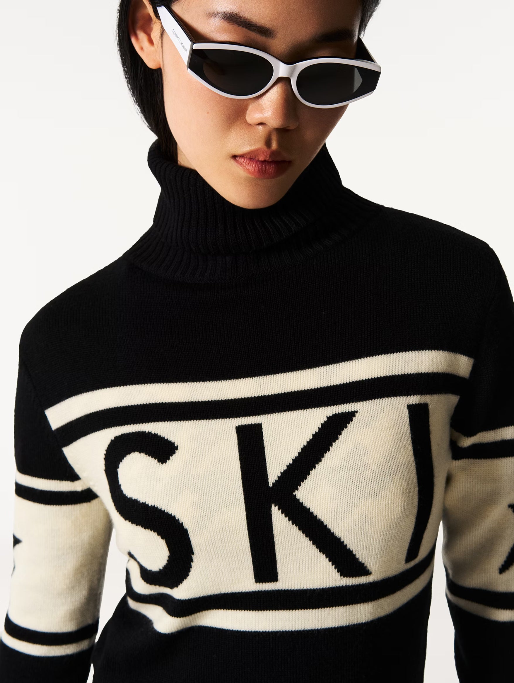 Schild Sweater in Black