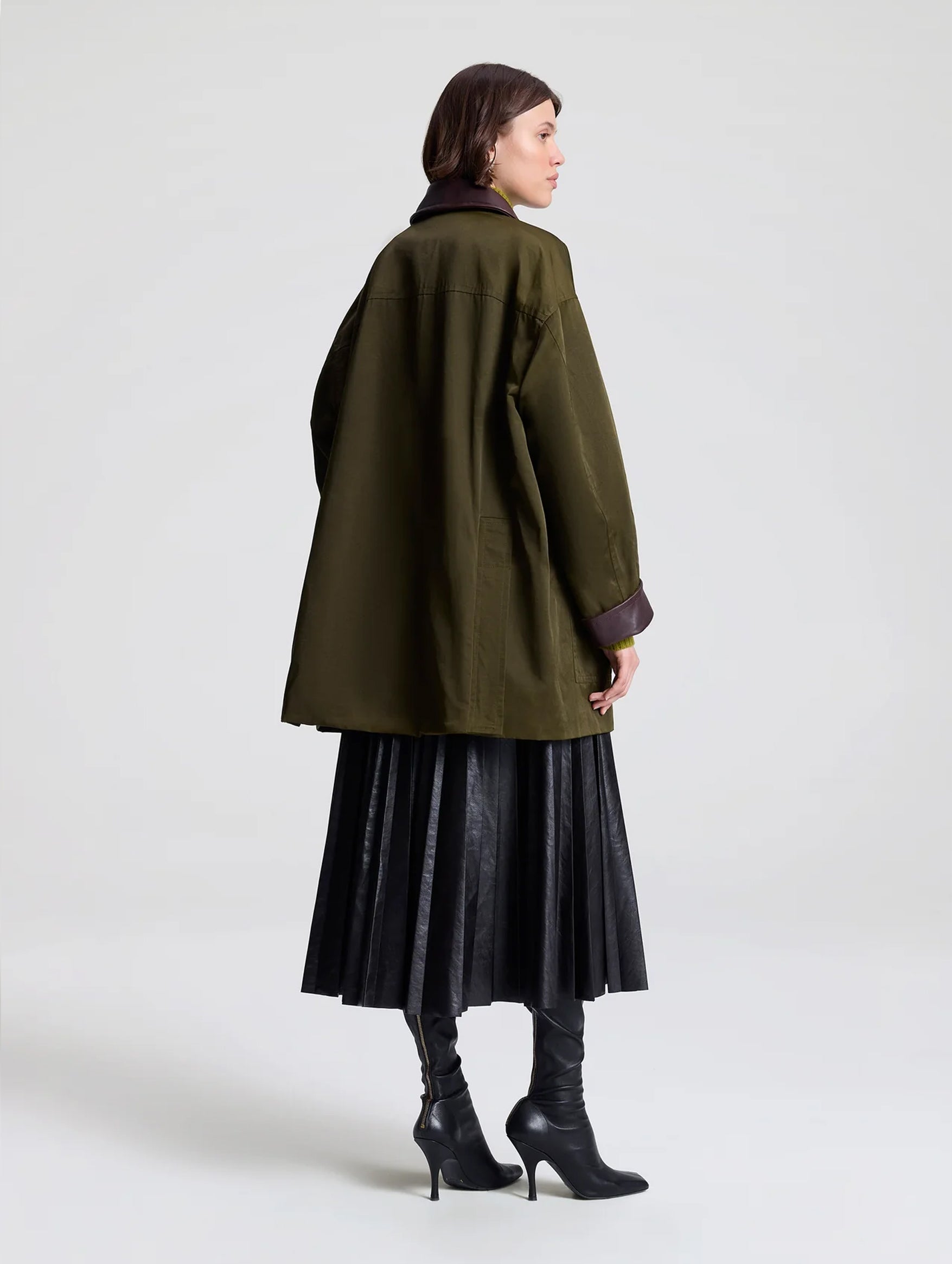 Theo Oil Cloth Jacket in Military